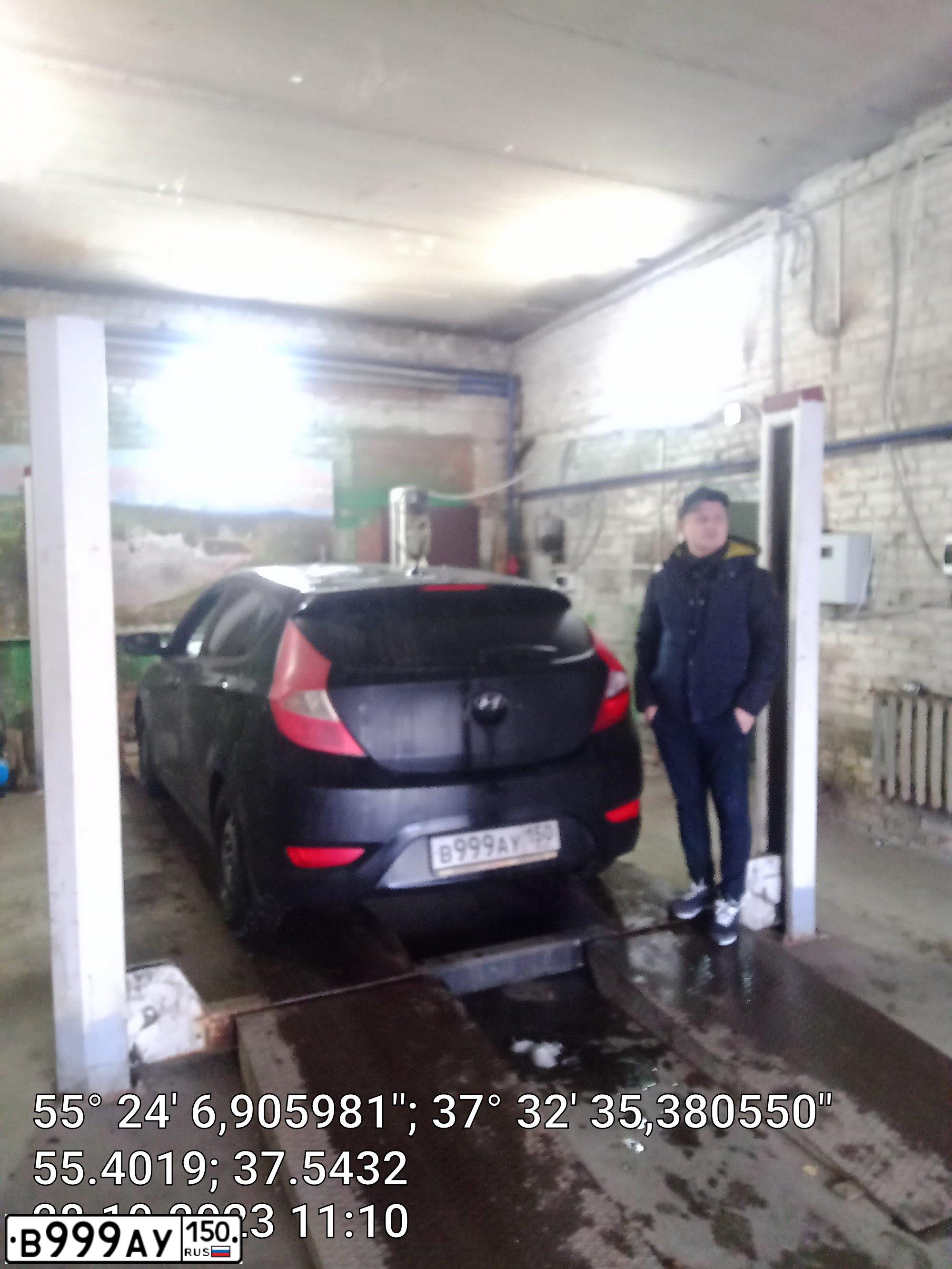 Фото автомобиля HYUNDAI SOLARIS, 2011 — госномер В999АУ150. Цвет: ЧЕРНЫЙ