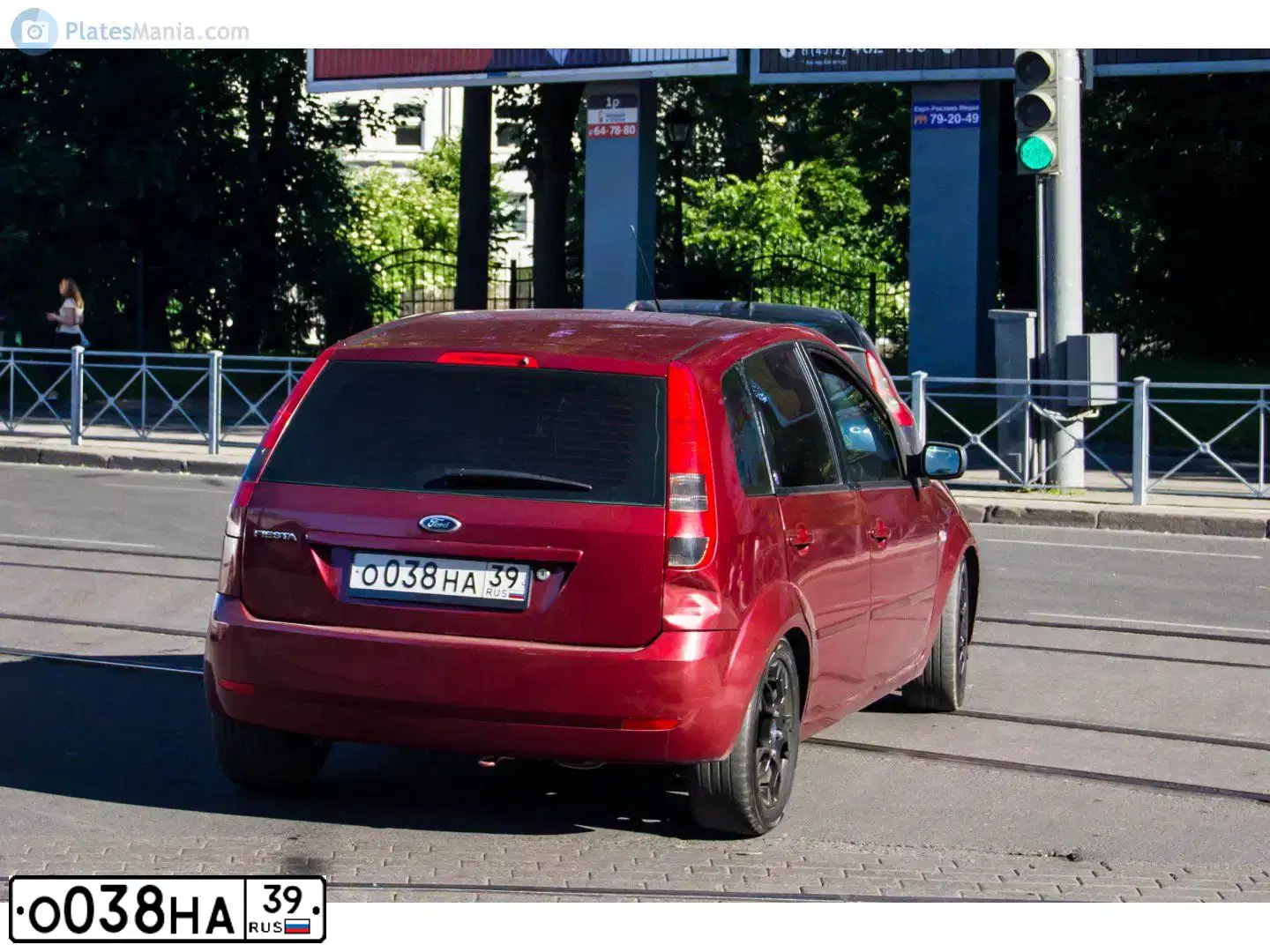 Фото автомобиля FORD FIESTA / ASPIRE, 2003 — госномер О038НА39. Цвет: ВИШНЕВЫЙ