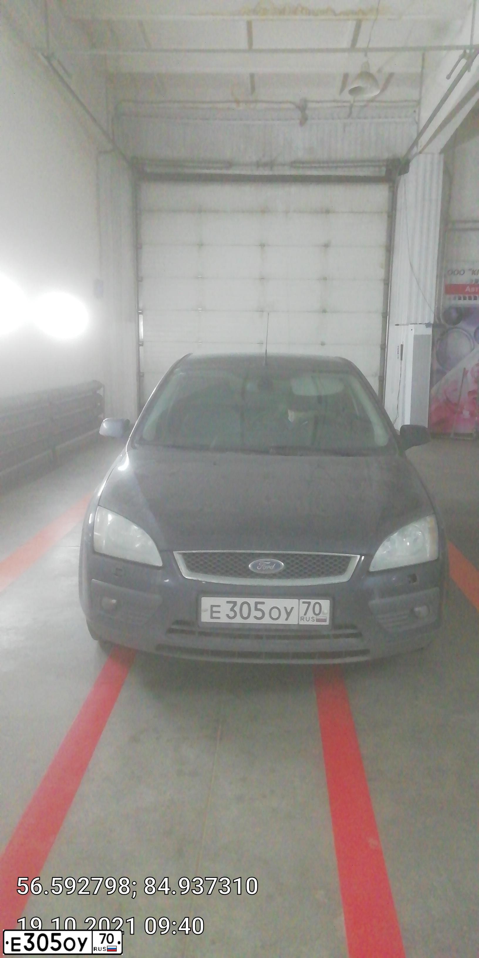 Фото автомобиля FORD FOCUS, 2006 — госномер Е305ОУ70. Цвет: ЧЕРНЫЙ