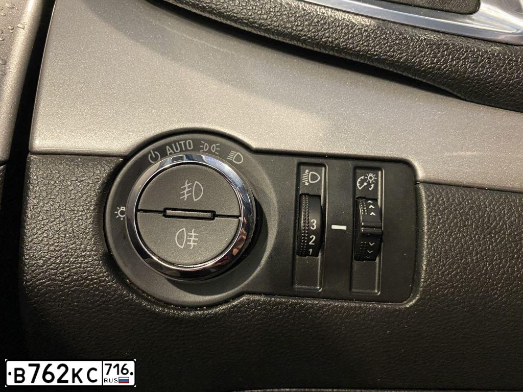 Фото автомобиля OPEL MOKKA, 2012 — госномер Т067ТО152. Цвет: Серебристый