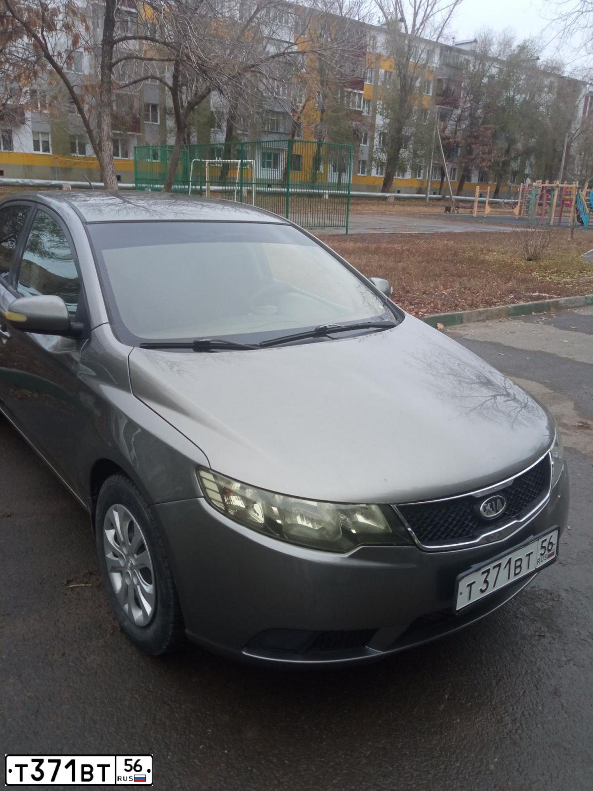 Фото автомобиля KIA CERATO, 2009 — госномер Т371ВТ56. Цвет: СЕРЫЙ