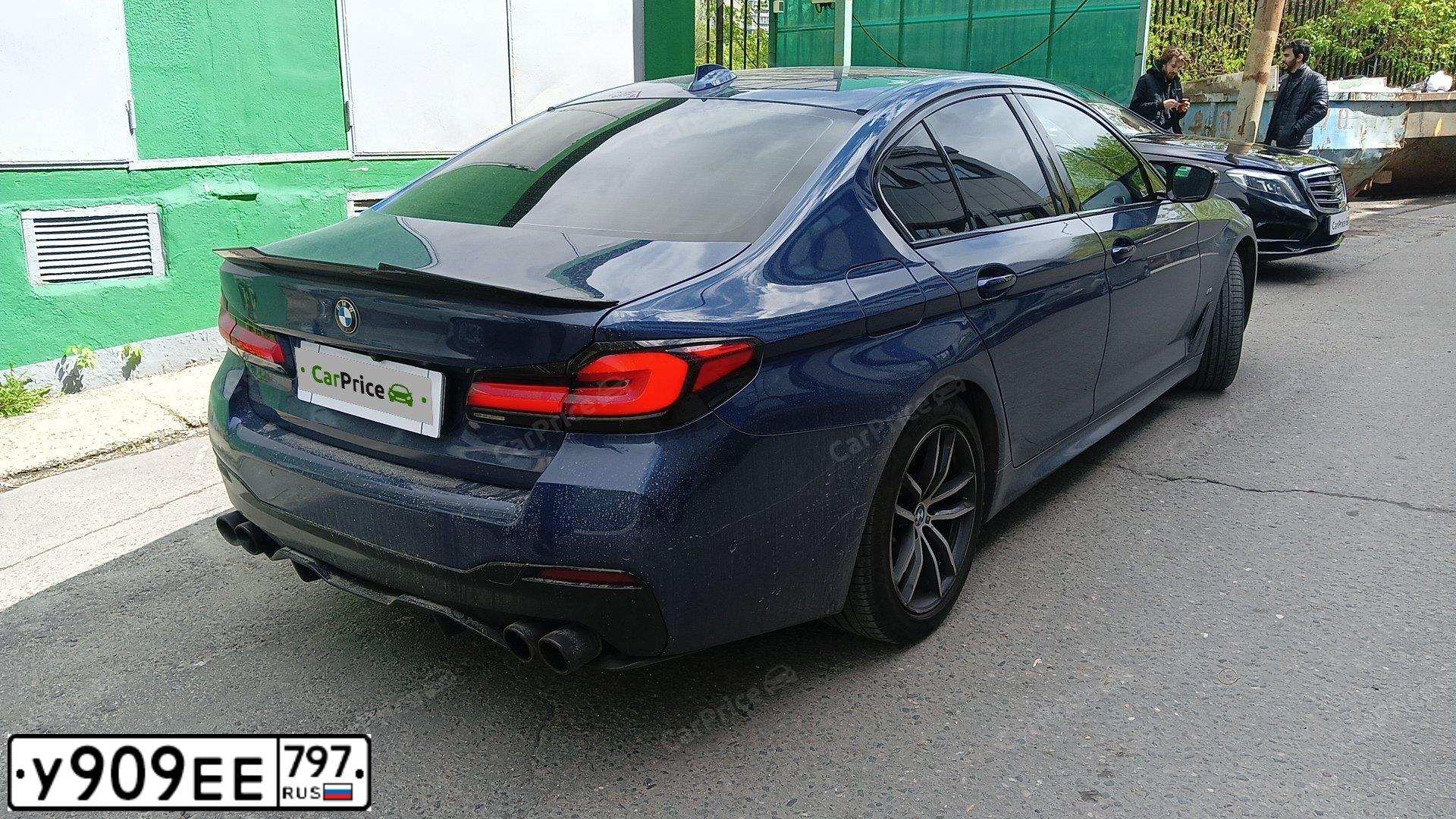 Фото автомобиля БМВ 530I XDRIVE, 2020 — госномер Х048АХ550. Цвет: синий