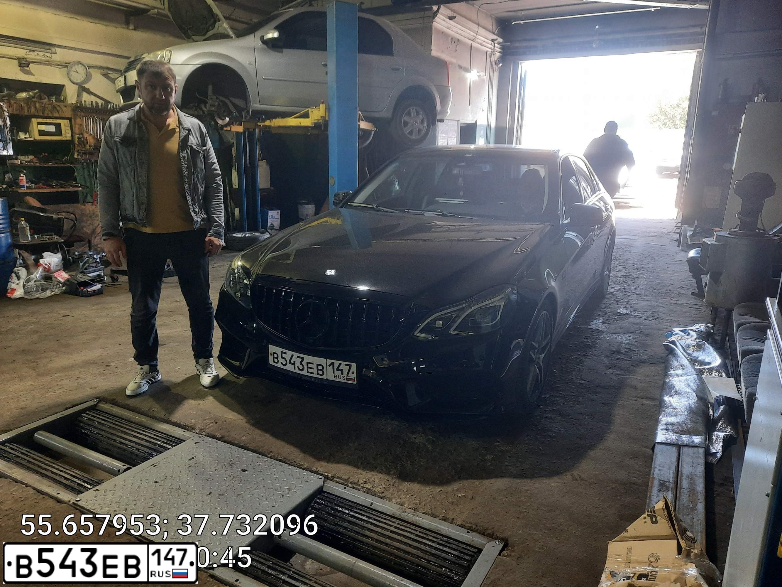 Фото автомобиля MERCEDES E-KLASSE, 2014 — госномер Е518УЕ95. Цвет: ЧЕРНЫЙ