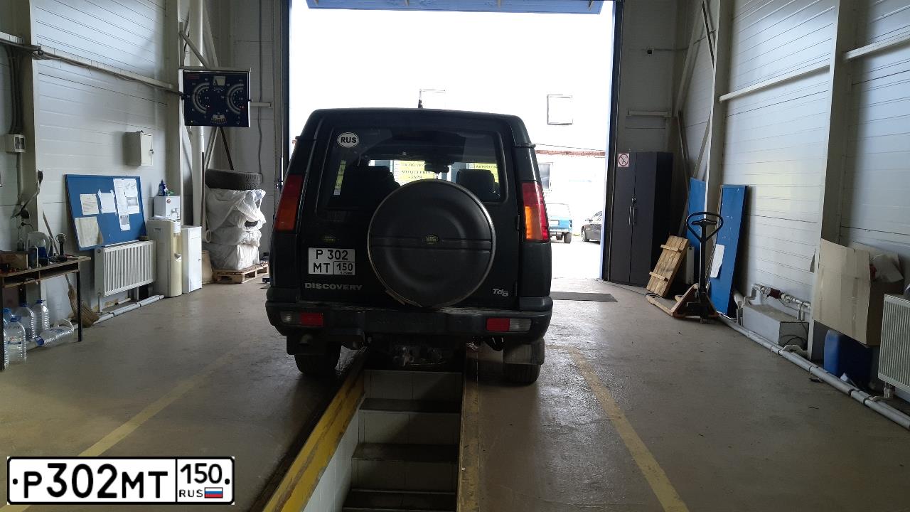 Фото автомобиля LANDROVER DISCOVERY, 2003 — госномер Р302МТ150. Цвет: ТЕМНО-ЗЕЛЕНЫЙ