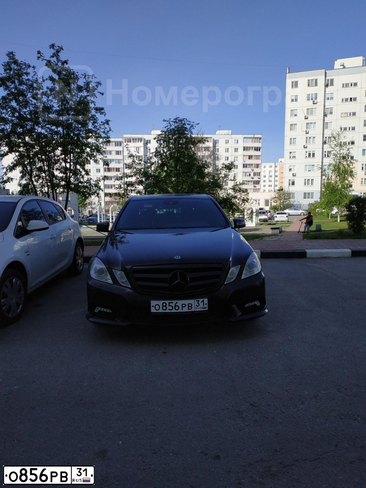 Фото автомобиля MERCEDES E-KLASSE, 2010 — госномер О856РВ31. Цвет: ЧЕРНЫЙ