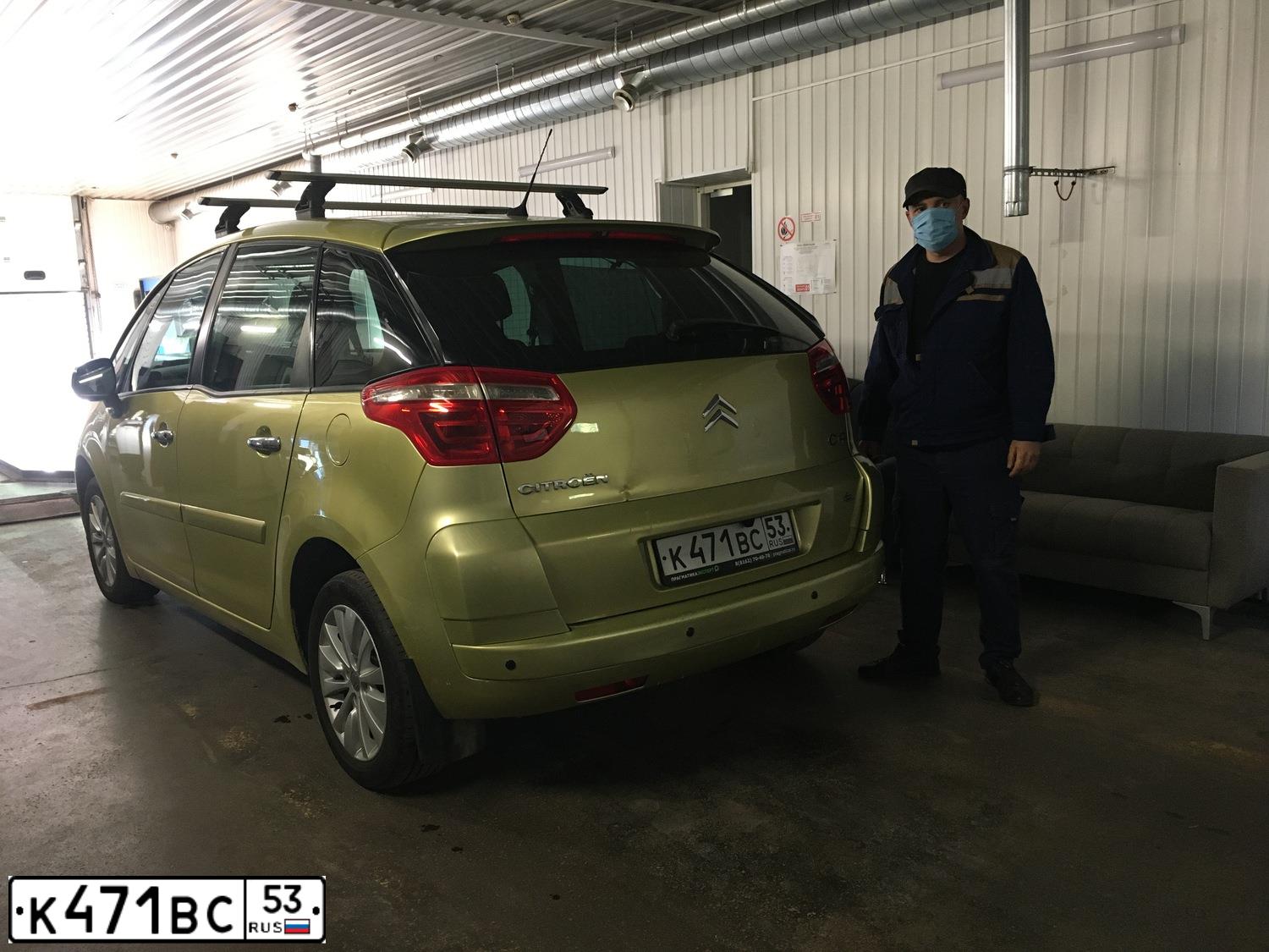 Фото автомобиля CITROEN C4 PICASSO, 2008 — госномер К471ВС53. Цвет: ЗОЛОТИСТЫЙ