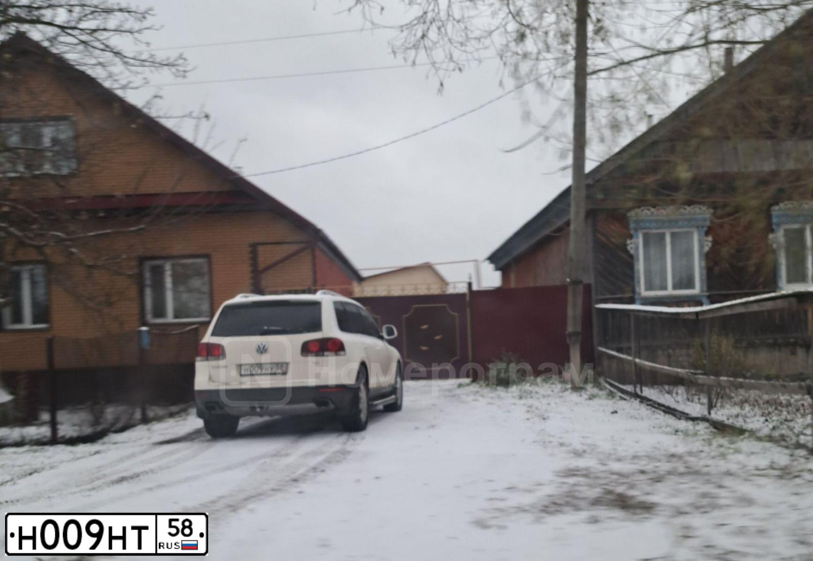 Фото автомобиля LADA 2109 SAMARA, 2002 — госномер Н004НТ58. Цвет: ЗЕЛЕНЫЙ ЖЕЛТОВАТЫЙ