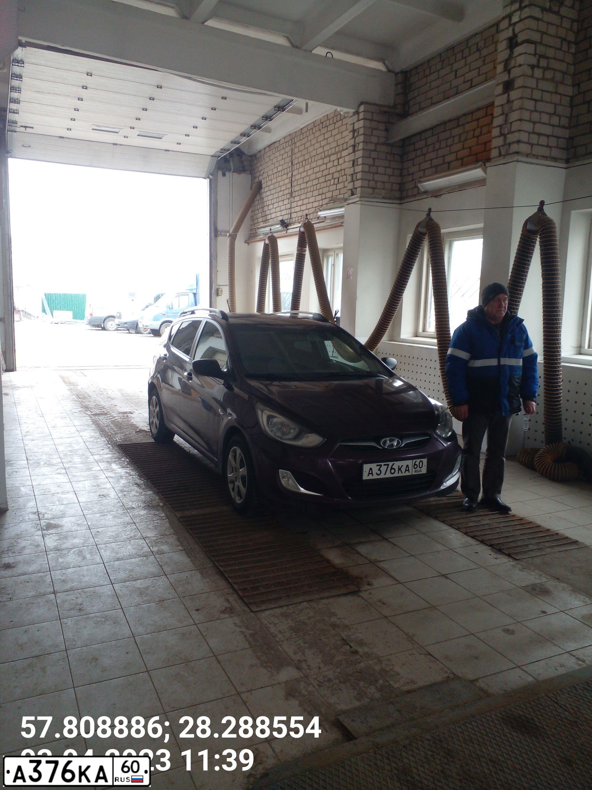 Фото автомобиля HYUNDAI SOLARIS, 2012 — госномер А376КА60. Цвет: ФИОЛЕТОВЫЙ