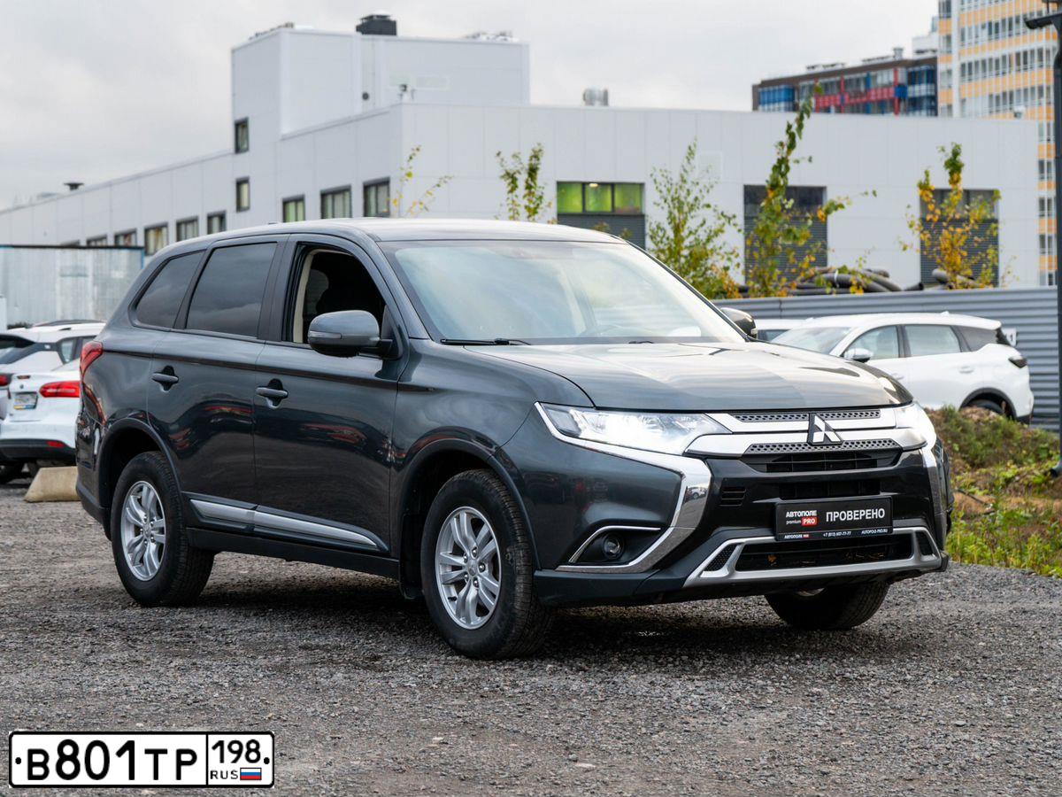 Фото автомобиля MITSUBISHI OUTLANDER, 2019 — госномер М829ТУ35. Цвет: Серый
