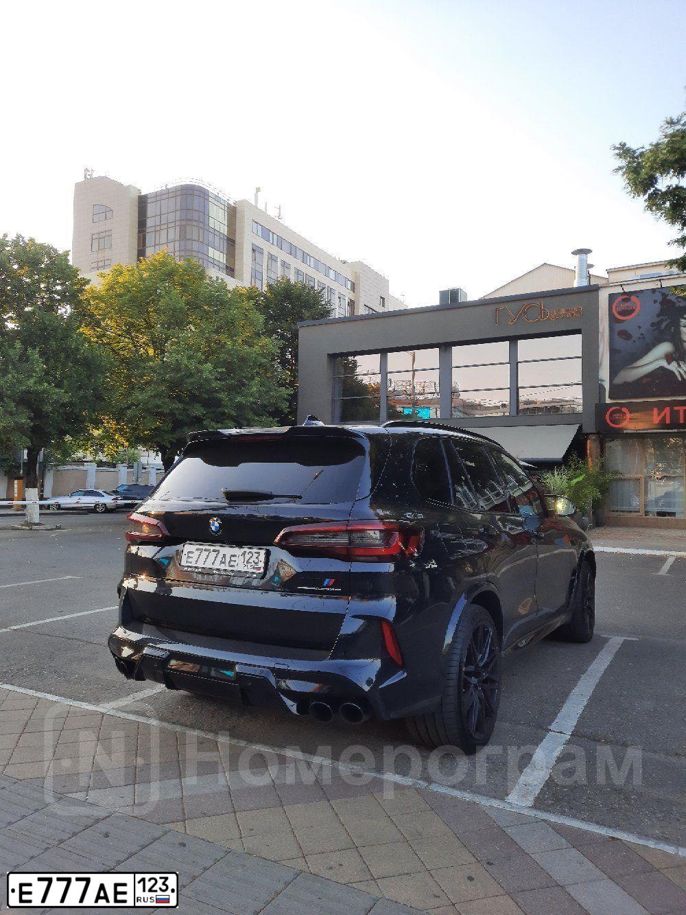 Фото автомобиля BMW X5M, 2020 — госномер Е777АЕ123. Цвет: ЧЕРНЫЙ