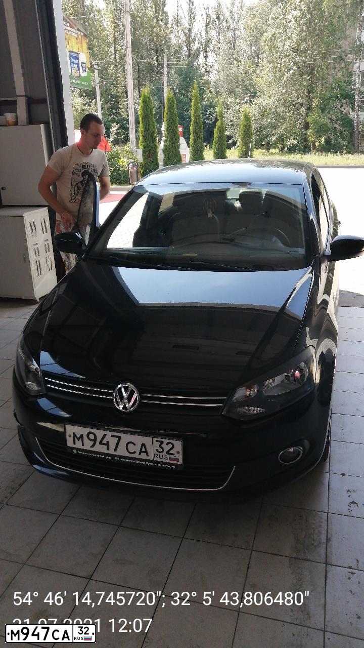 Фото автомобиля VOLKSWAGEN POLO, 2013 — госномер М317НЕ67. Цвет: ЧЕРНЫЙ