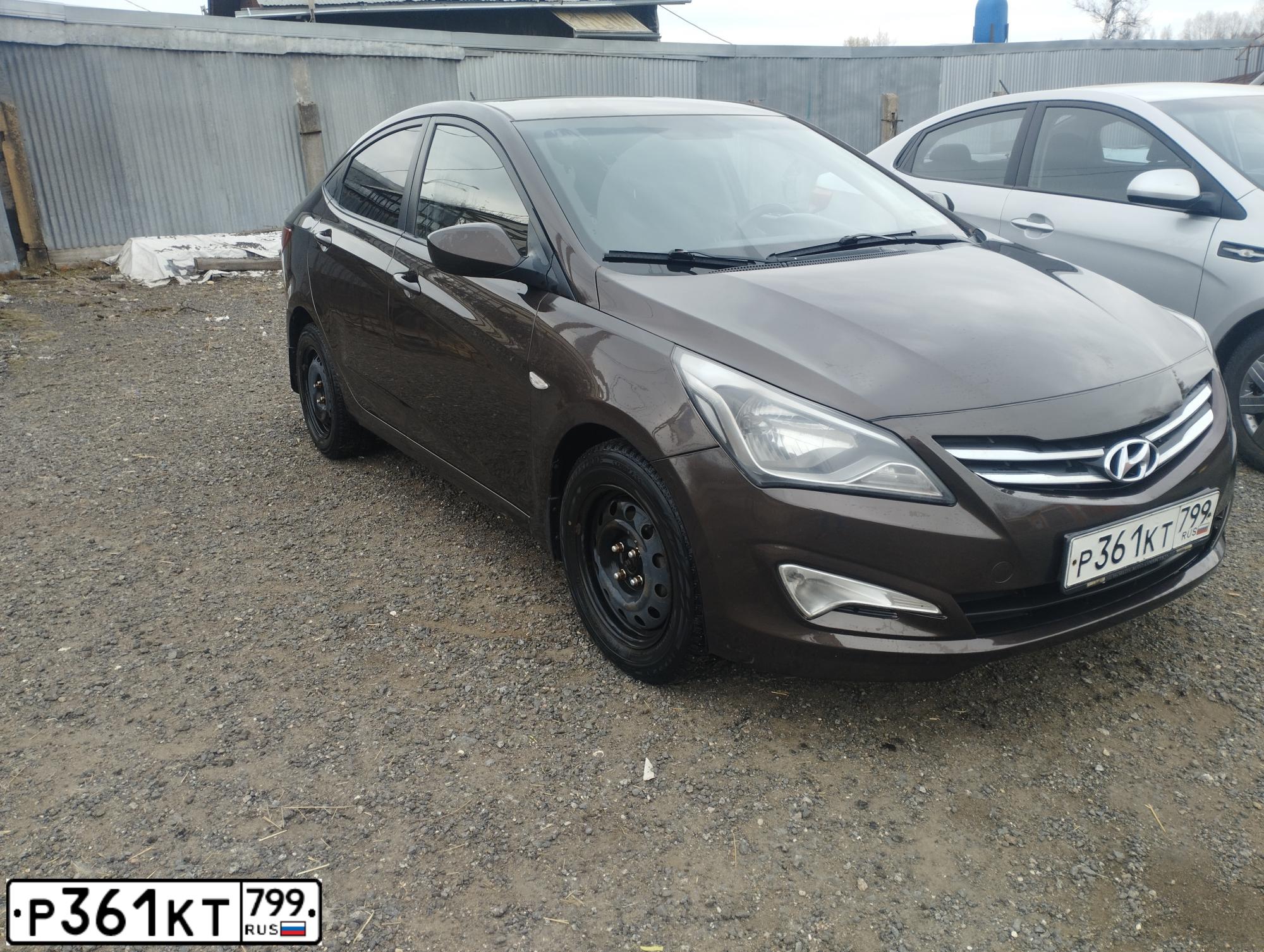 Фото автомобиля HYUNDAI SOLARIS, 2015 — госномер С444РЕ777. Цвет: КОРИЧНЕВЫЙ