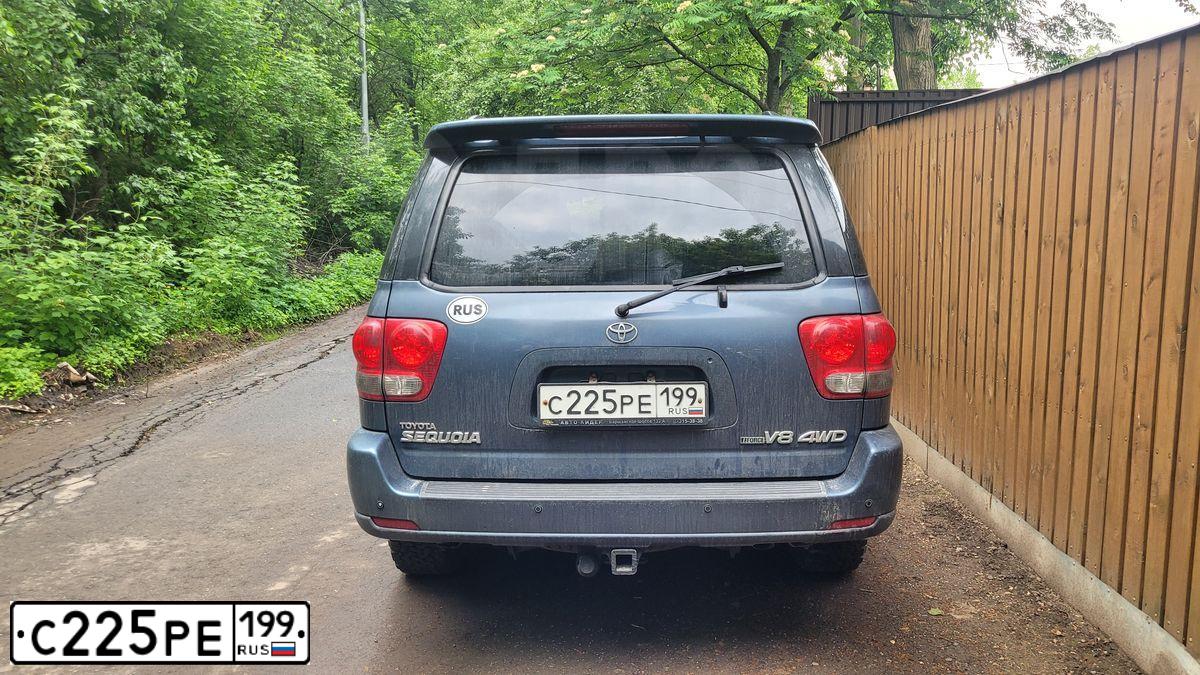 Фото автомобиля TOYOTA SEQUOIA, 2005 — госномер Н104ЕУ550