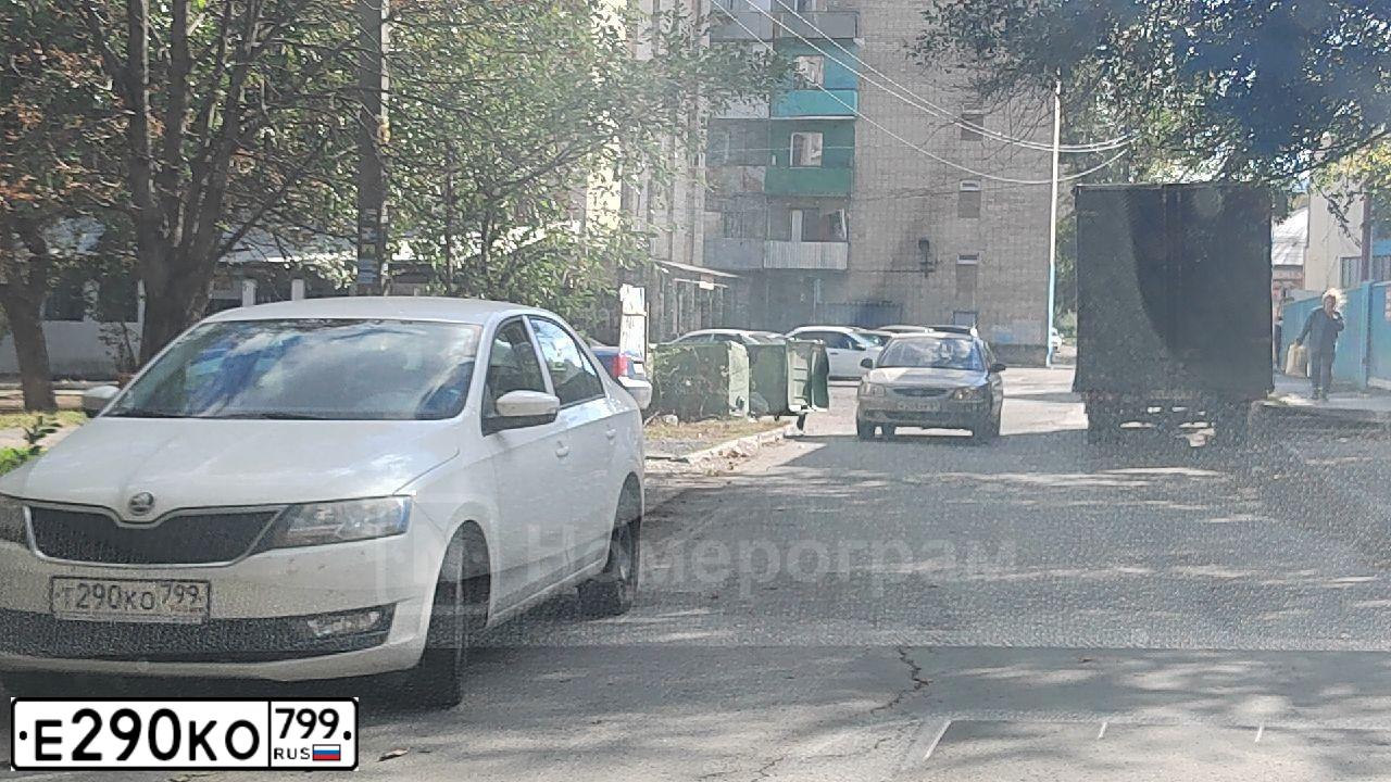 Фото автомобиля VOLKSWAGEN POLO, 2018 — госномер Е290КО799. Цвет: Коричневый