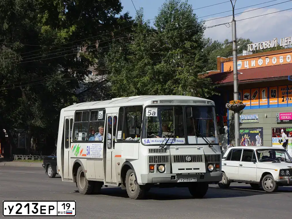 Фото автомобиля PAZ 3205, 2011 — госномер У213ЕР19. Цвет: БЕЛЫЙ