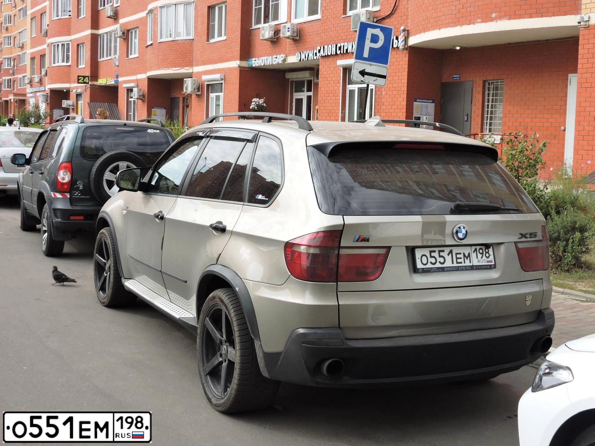 Фото автомобиля BMW X5, 2008 — госномер М244ВК53. Цвет: БЕЖЕВЫЙ