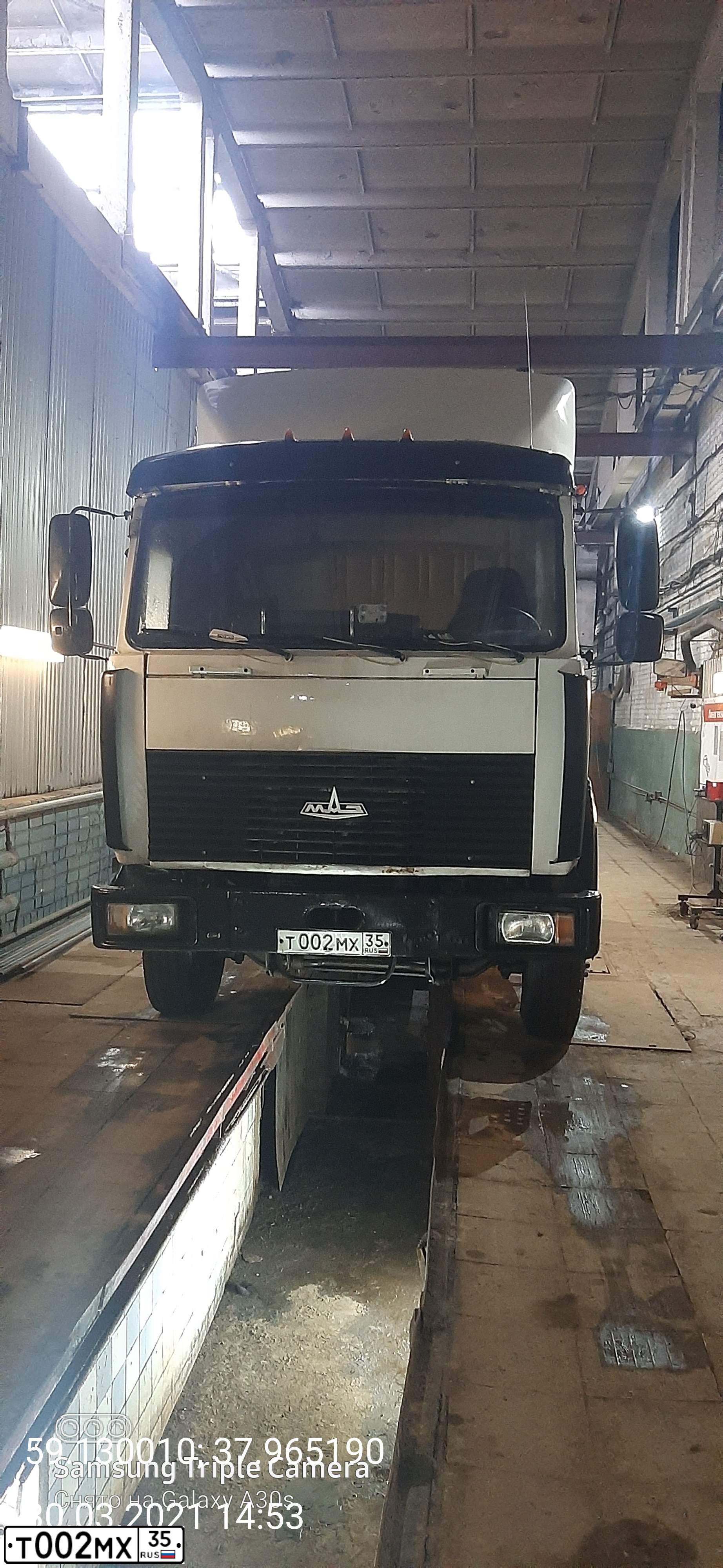 Фото автомобиля MAZ 5432 /4X2/, 2007 — госномер Т002МХ35. Цвет: Белый
