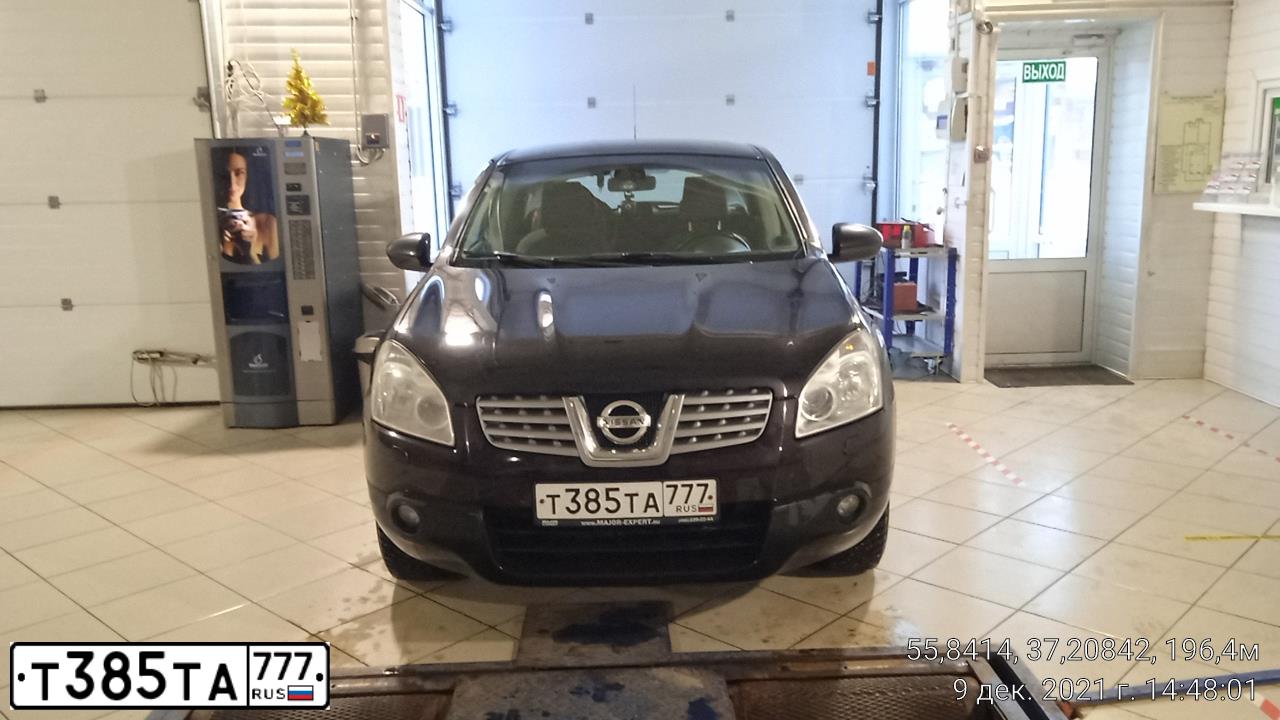 Фото автомобиля NISSAN QASHQAI, 2009 — госномер Т385ТА777. Цвет: ФИОЛЕТОВЫЙ