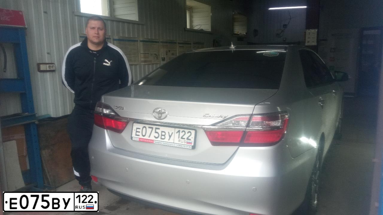 Фото автомобиля TOYOTA CAMRY, 2017 — госномер А600ХО122. Цвет: СЕРЕБРИСТЫЙ МЕТАЛЛИК