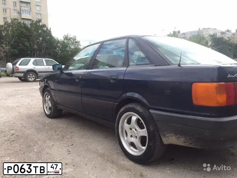 Фото автомобиля AUDI 80, 1988 — госномер С635ЕА47. Цвет: ТЕМНО-СИНИЙ