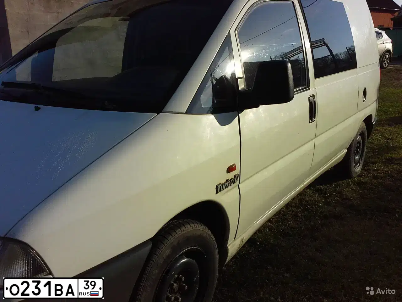 Фото автомобиля PEUGEOT EXPERT, 1999 — госномер О231ВА39. Цвет: БЕЛЫЙ