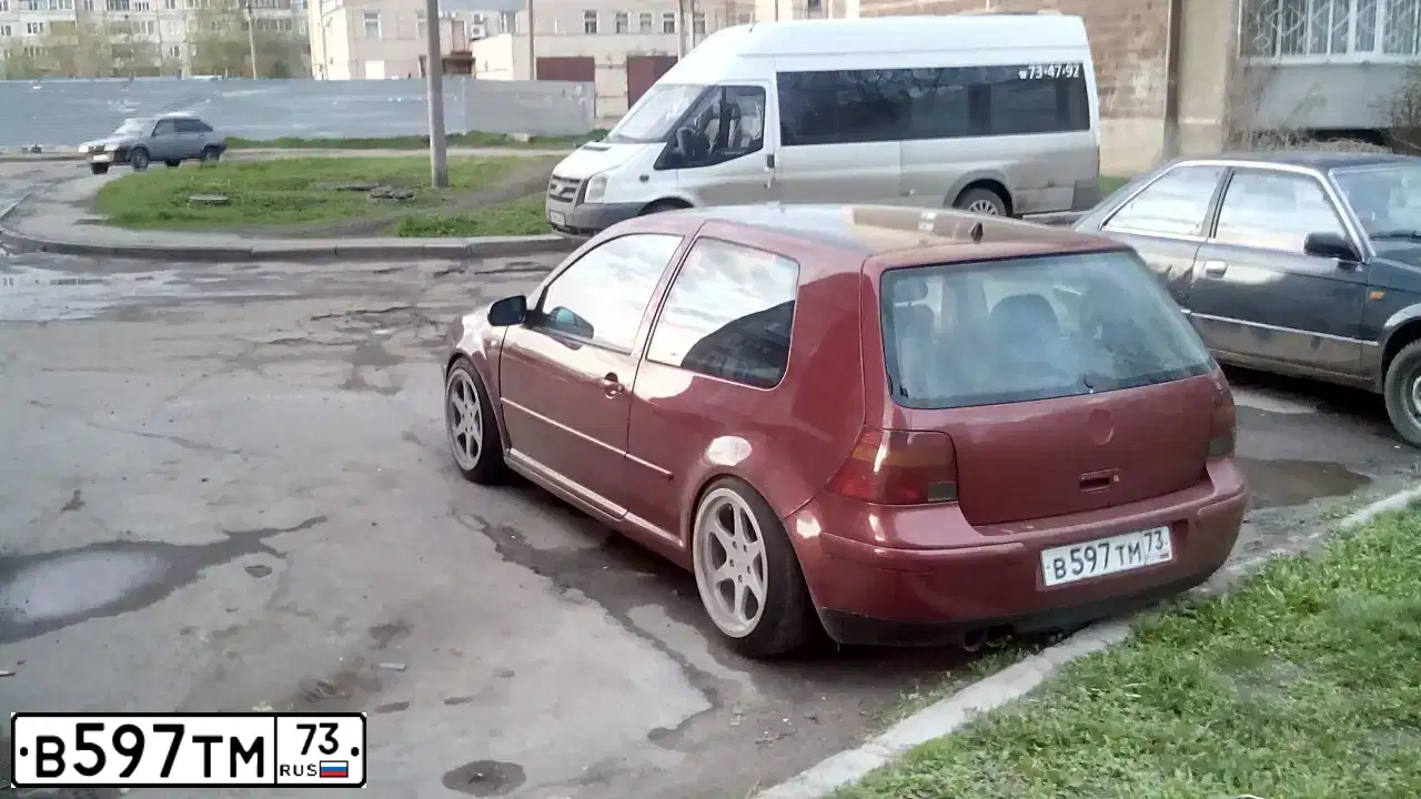 Фото автомобиля VOLKSWAGEN GOLF, 1998 — госномер К371ВС73. Цвет: БЕЖЕВЫЙ ТЕМНЫЙ