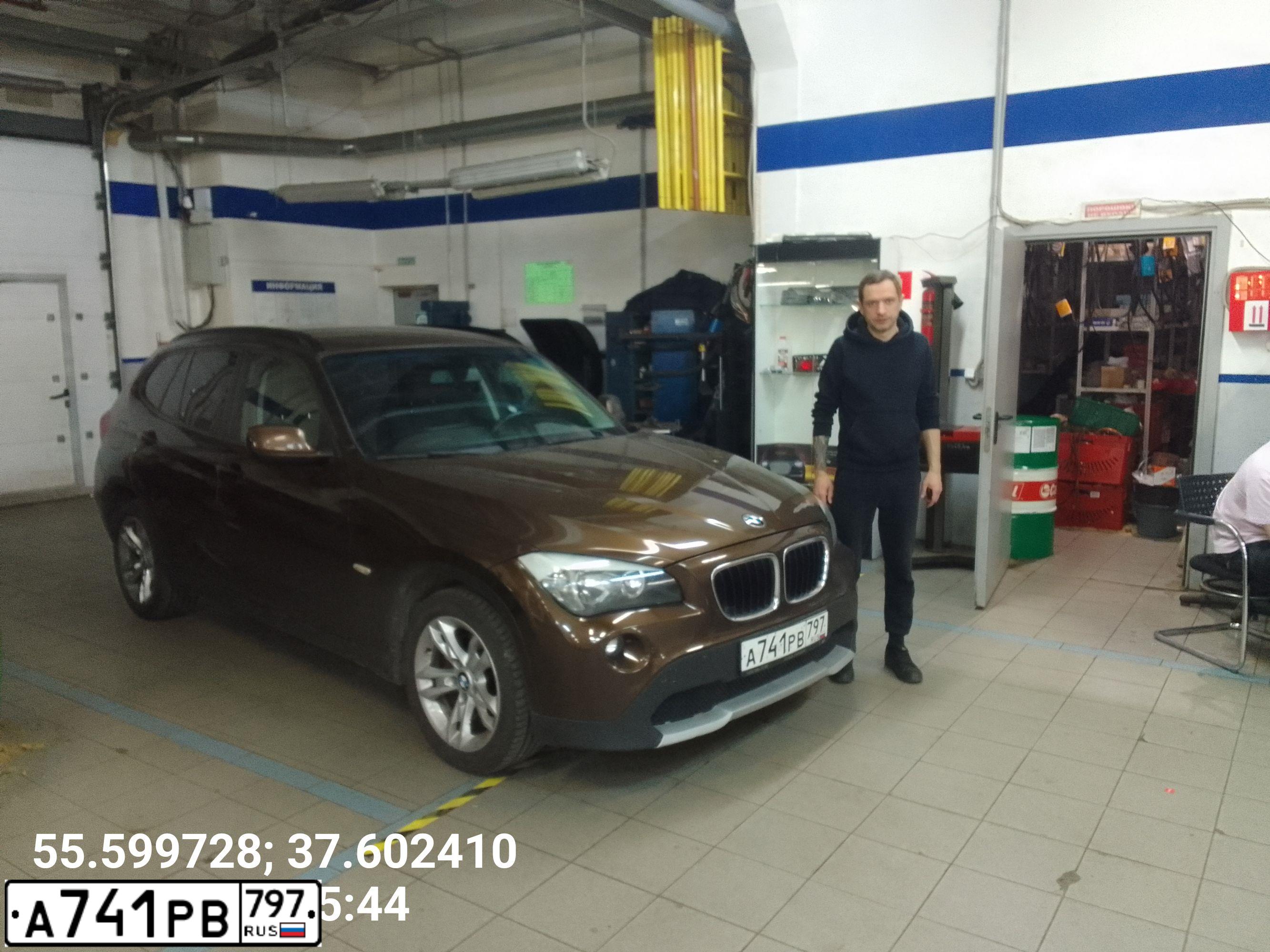 Фото автомобиля BMW X1, 2012 — госномер У058АС797. Цвет: Коричневый