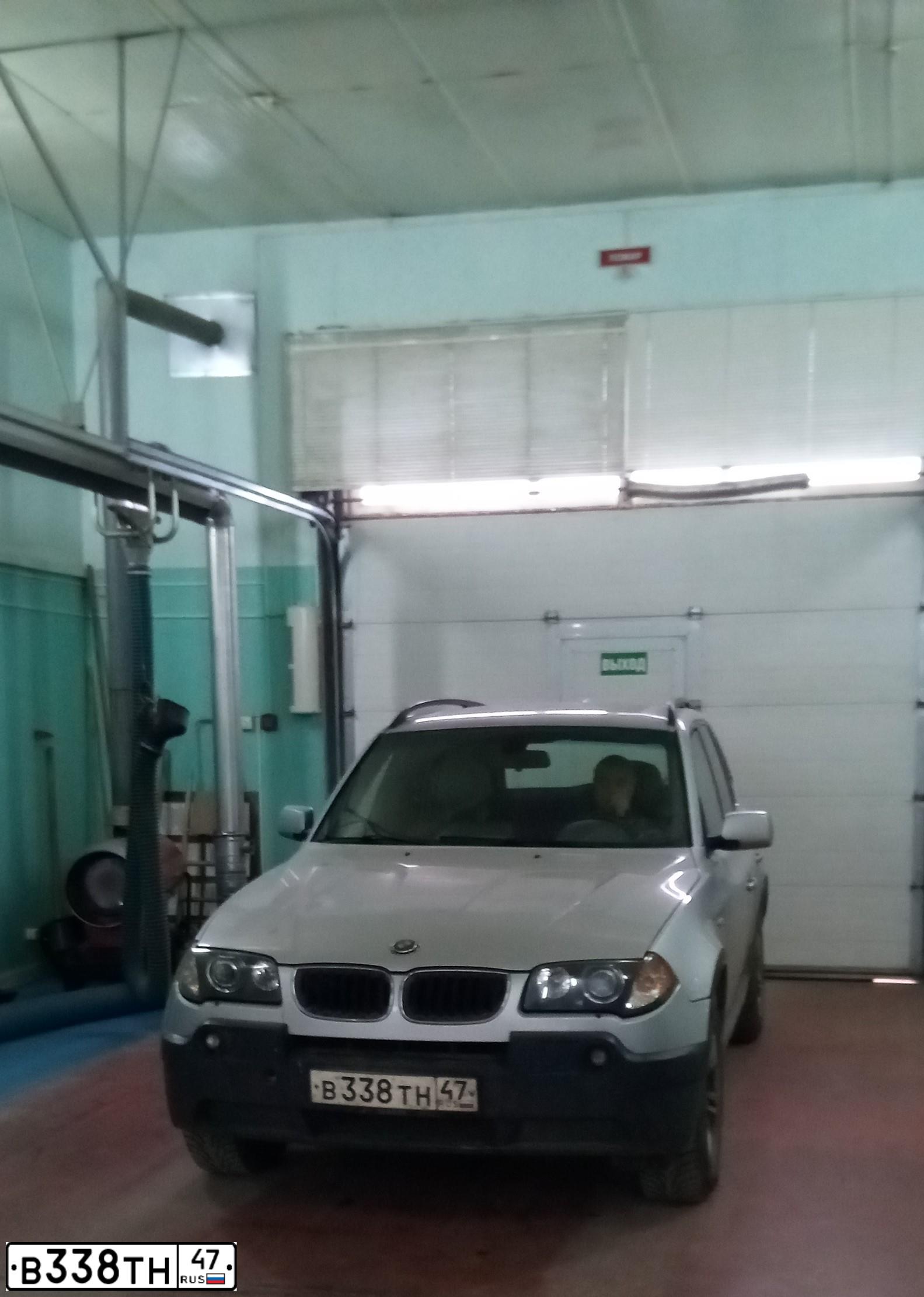 Фото автомобиля BMW X3, 2004 — госномер В338ТН47. Цвет: СЕРЕБРИСТЫЙ