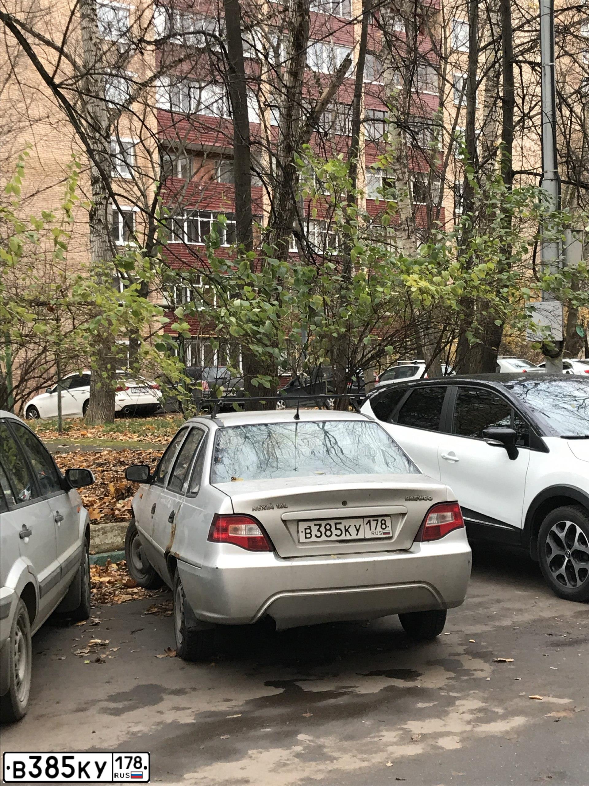 Фото автомобиля DAEWOO NEXIA, 2012 — госномер В385КУ178. Цвет: СЕРЕБРИСТЫЙ