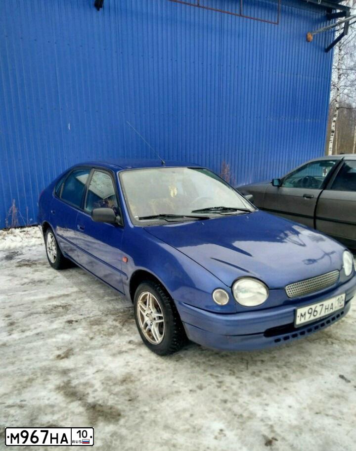Фото автомобиля TOYOTA COROLLA, 1999 — госномер А581АМ198. Цвет: СИНИЙ