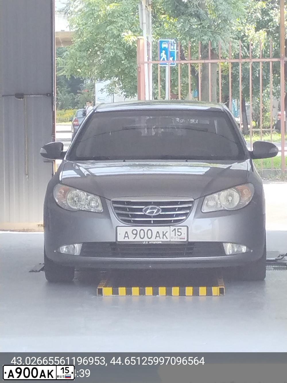 Фото автомобиля HYUNDAI ELANTRA, 2010 — госномер А900АК15. Цвет: СЕРЫЙ