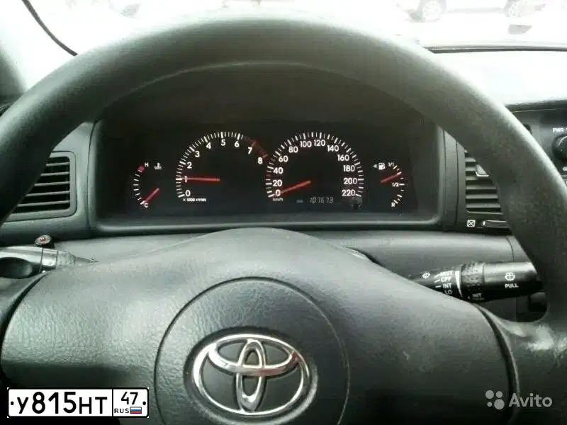 Фото автомобиля TOYOTA COROLLA, 2005 — госномер У815НТ47. Цвет: Серый