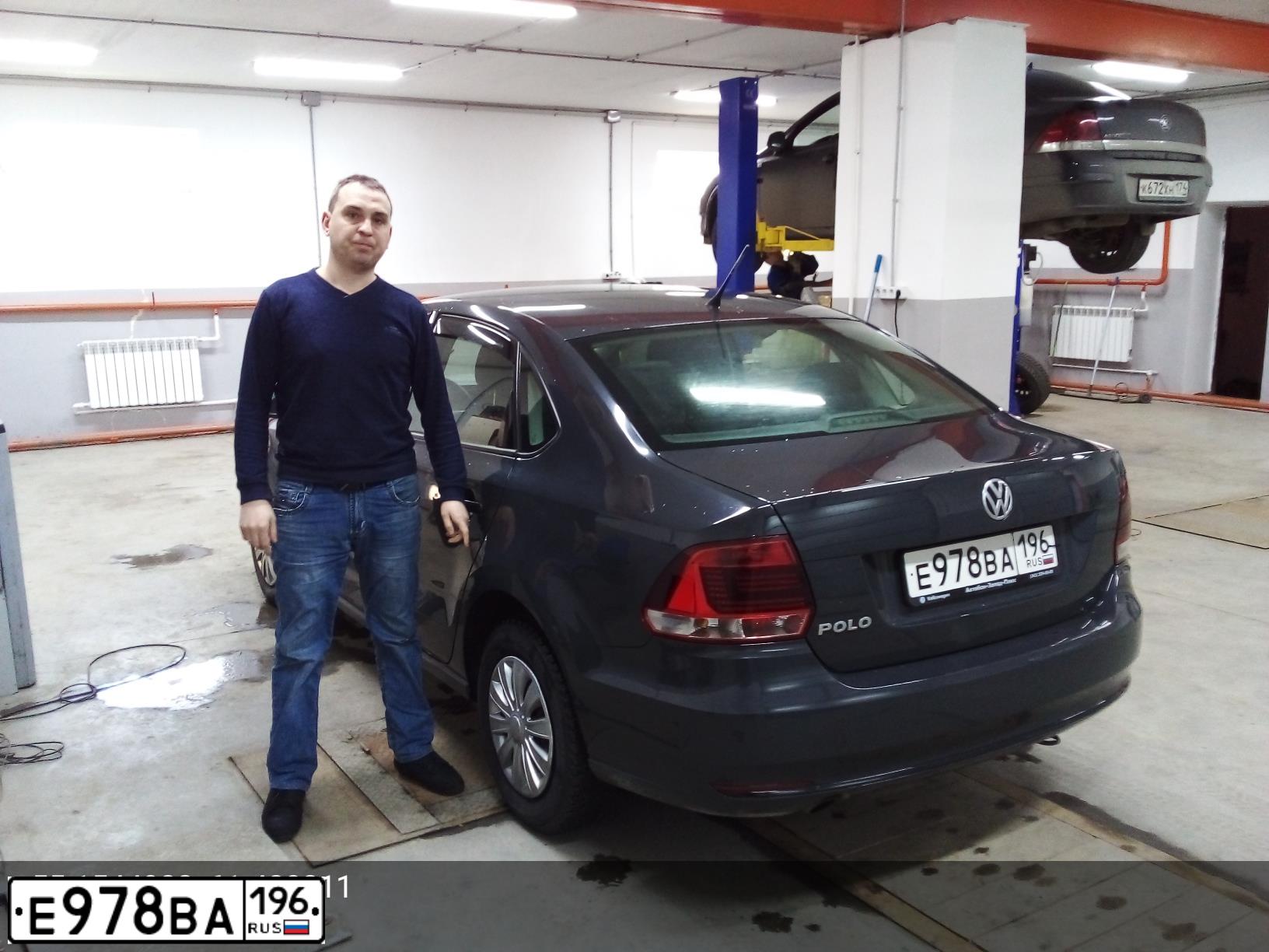 Фото автомобиля VOLKSWAGEN POLO, 2015 — госномер Е978ВА196. Цвет: СЕРЫЙ
