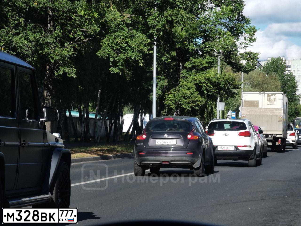 Фото автомобиля BMW X5, 2002 — госномер Р671ВА46. Цвет: СЕРЫЙ