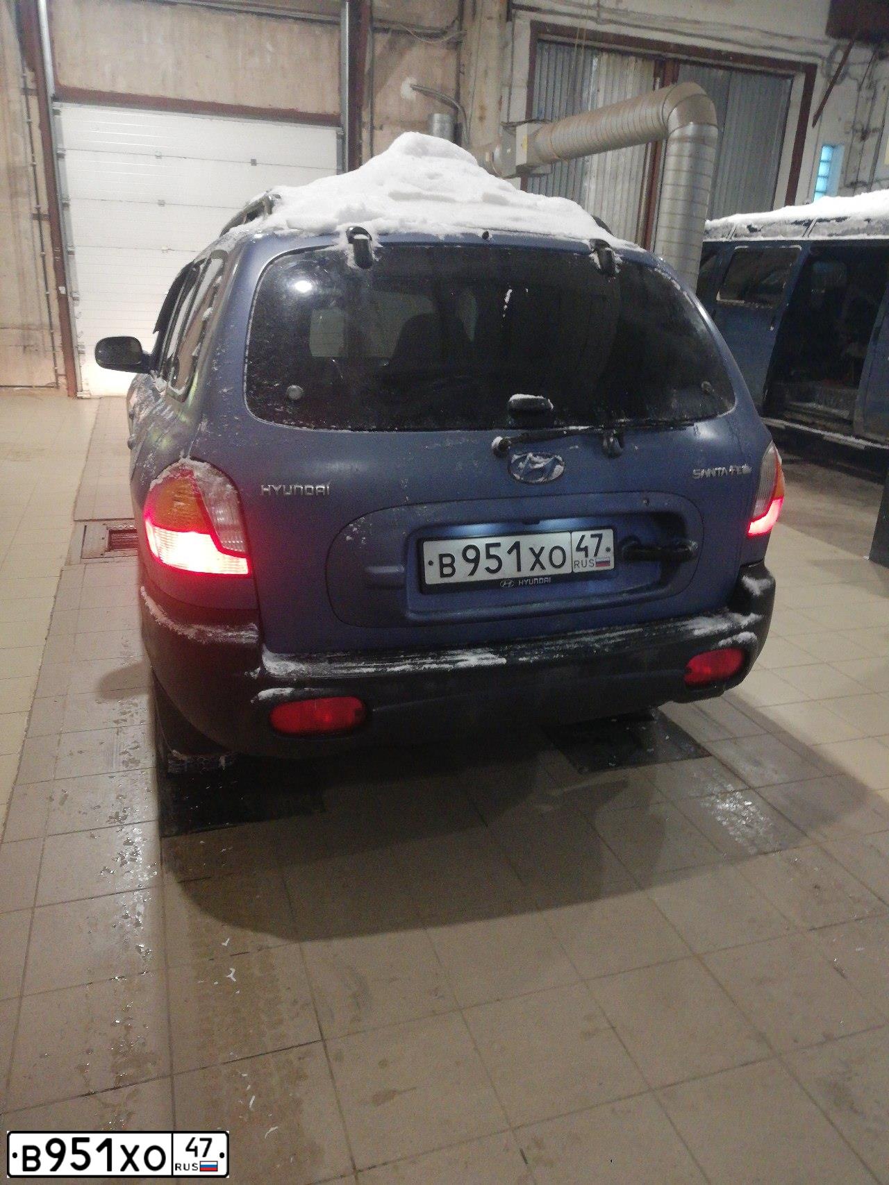 Фото автомобиля HYUNDAI SANTA FE, 2002 — госномер В951ХО47. Цвет: СИНИЙ