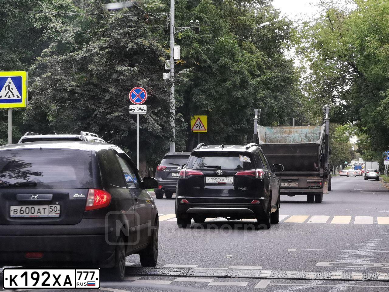 Фото автомобиля TOYOTA RAV4, 2017 — госномер К192ХА777. Цвет: ЧЕРНЫЙ МЕТАЛЛИК
