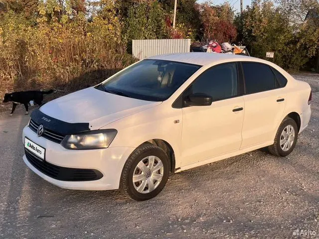 Фото автомобиля VOLKSWAGEN POLO, 2011 — госномер В903СЕ190. Цвет: Белый