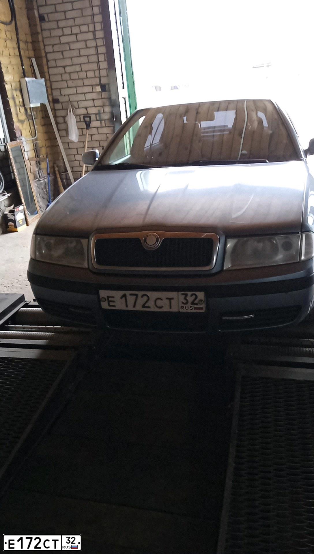 Фото автомобиля SKODA OCTAVIA, 2007 — госномер Е172СТ32. Цвет: СЕРО-ГОЛУБОЙ