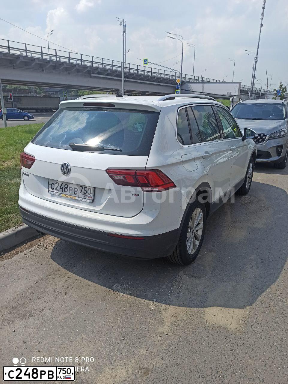 Фото автомобиля VOLKSWAGEN TIGUAN, 2017 — госномер С248РВ750. Цвет: БЕЛЫЙ