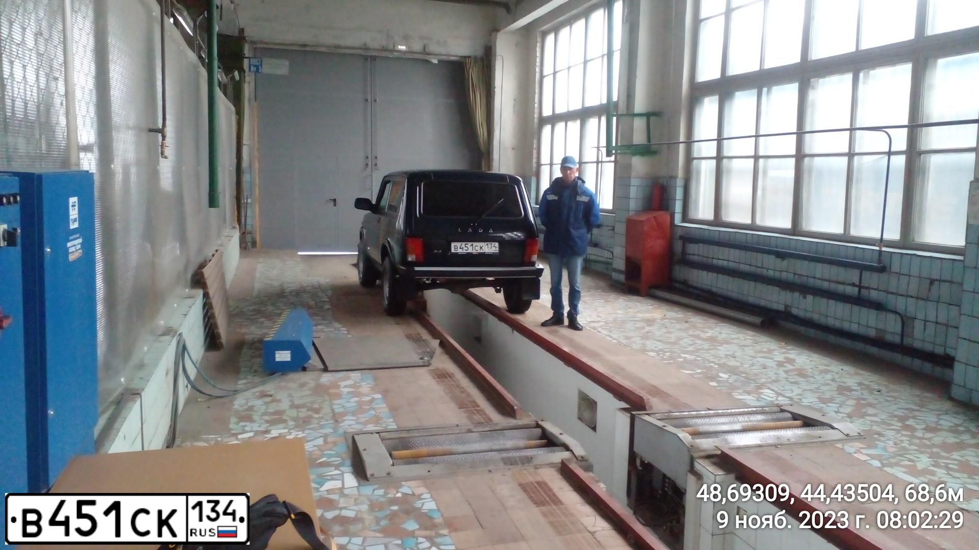 Фото автомобиля LADA NIVA, 2016 — госномер М141УС134. Цвет: ТЕМНО-ЗЕЛЕН.