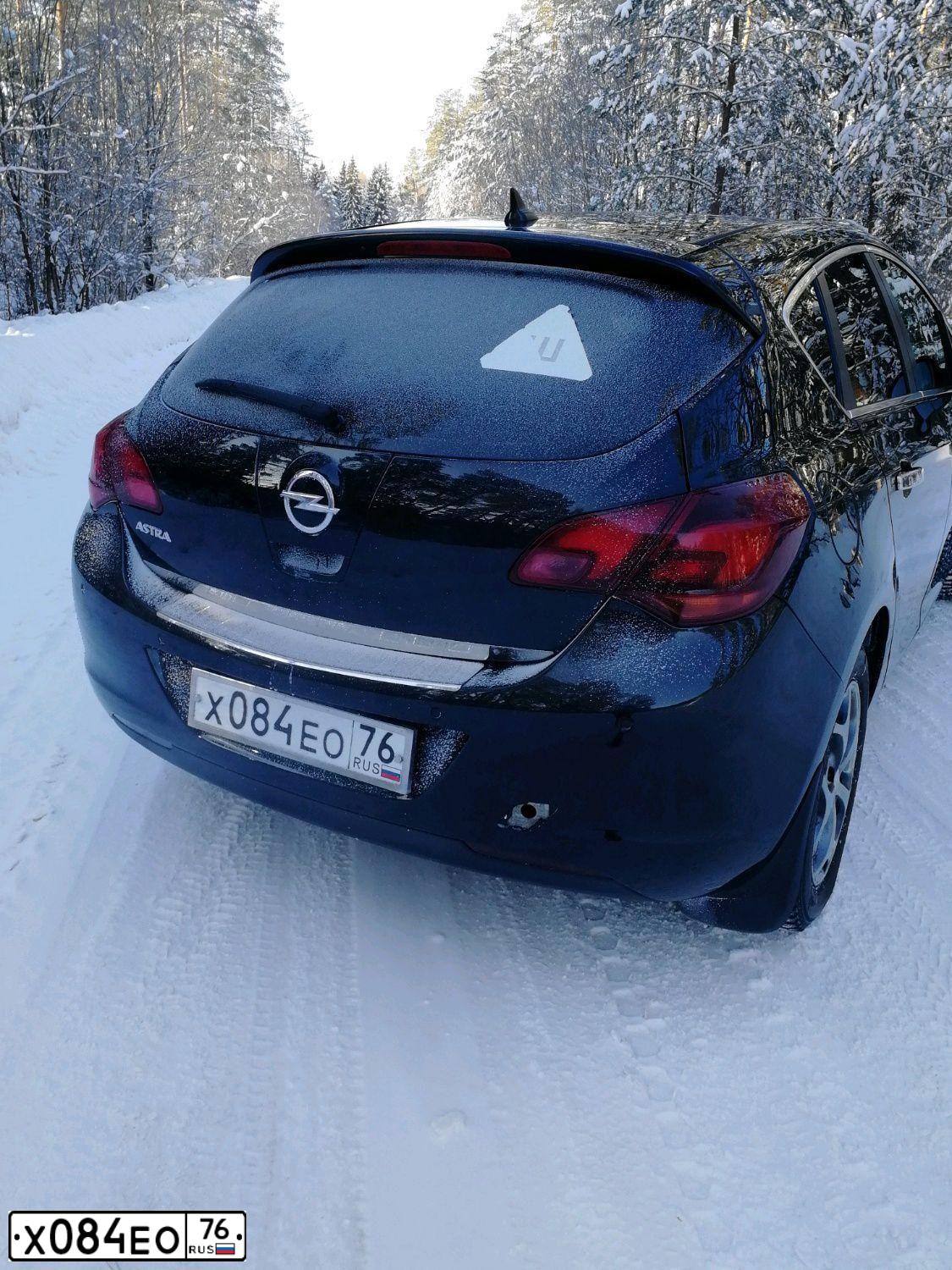 Фото автомобиля OPEL ASTRA, 2011 — госномер Х084ЕО76. Цвет: ЧЕРНЫЙ