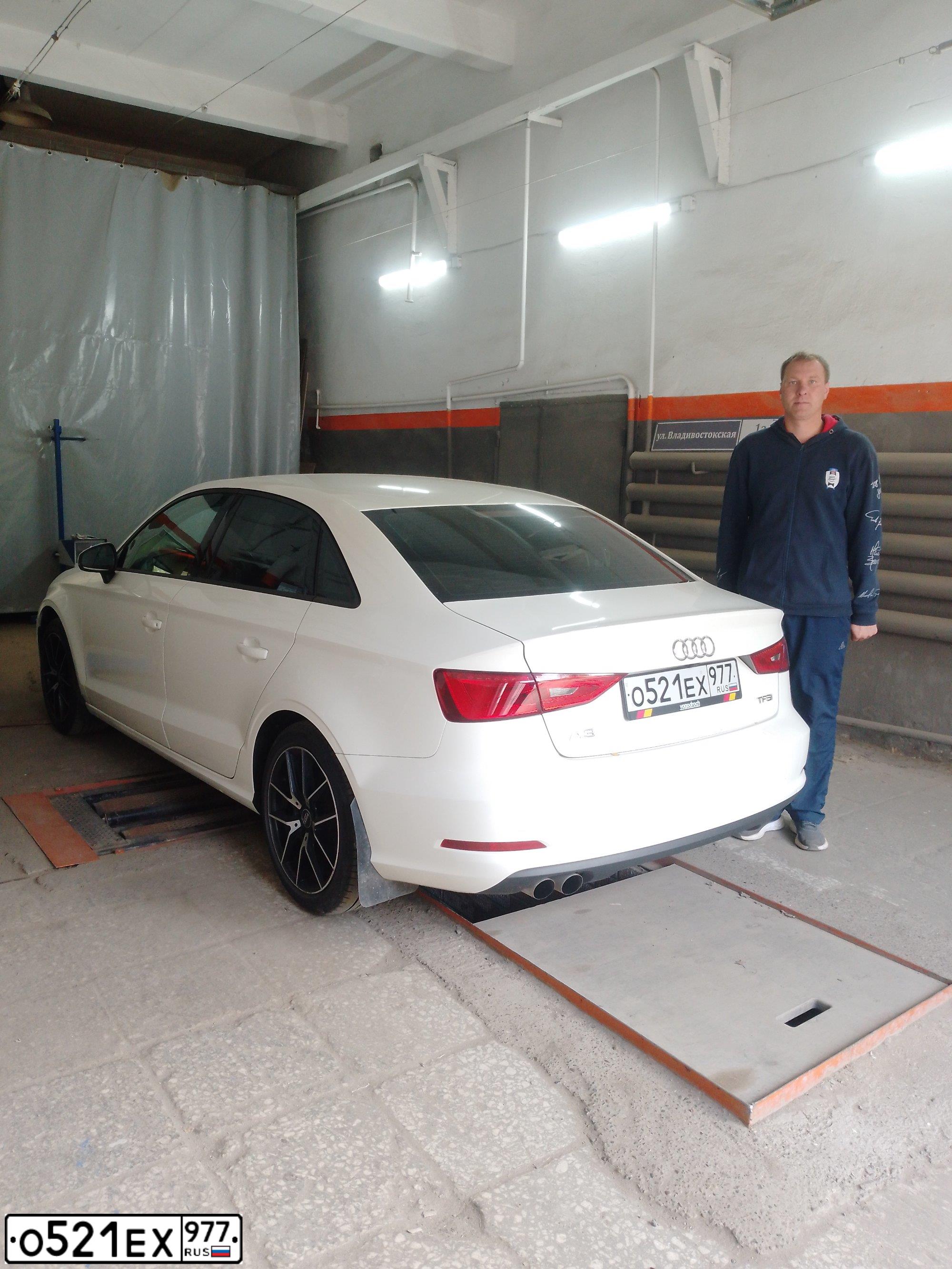 Фото автомобиля AUDI A3, 2013 — госномер Х877ХМ799. Цвет: Белый