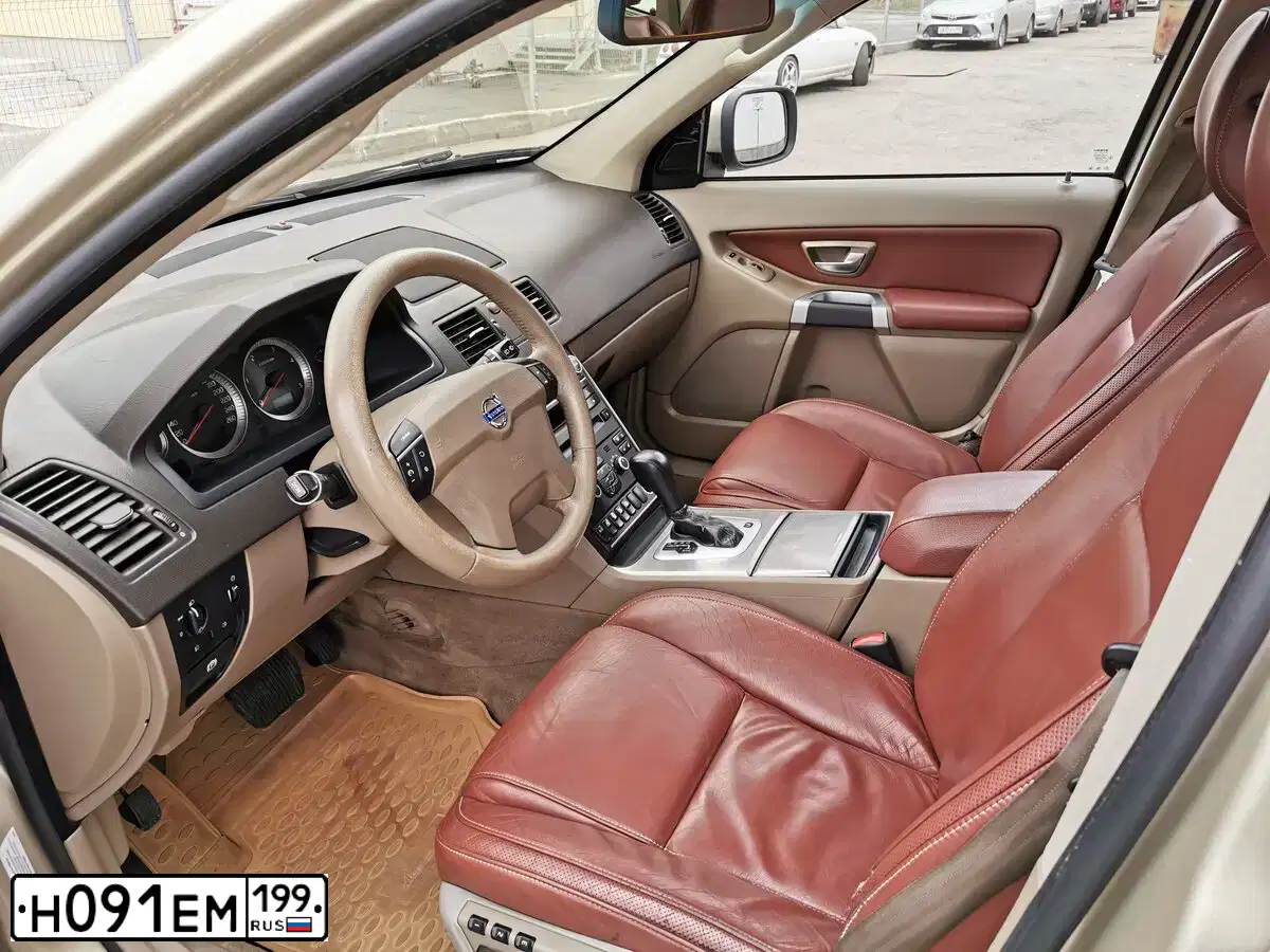 Фото автомобиля VOLVO XC90, 2008 — госномер Н091ЕМ199. Цвет: ЗОЛОТИСТЫЙ
