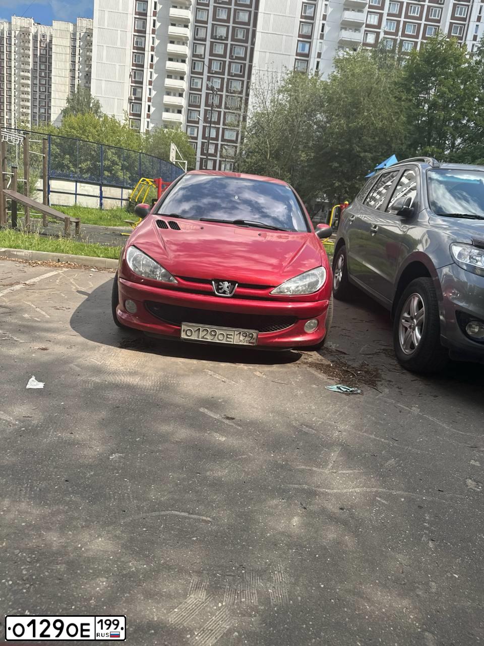 Фото автомобиля PEUGEOT 206, 2004 — госномер О129ОЕ199. Цвет: КРАСНЫЙ