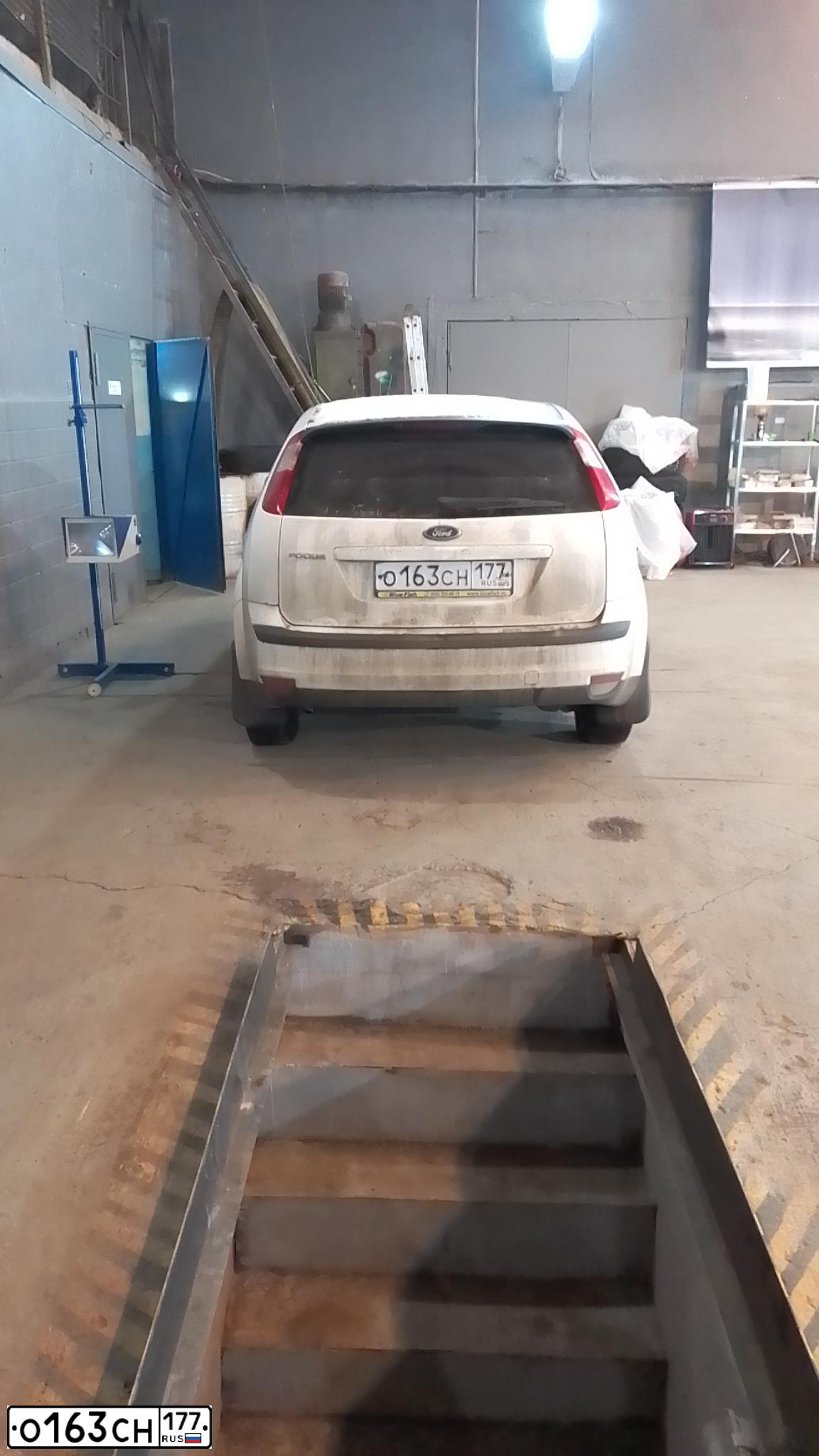 Фото автомобиля FORD FOCUS, 2007 — госномер О163СН177. Цвет: БЕЛЫЙ