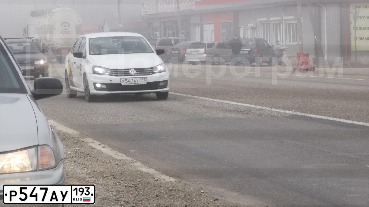 Фото автомобиля VOLKSWAGEN POLO, 2020 — госномер Р547АУ193. Цвет: Белый