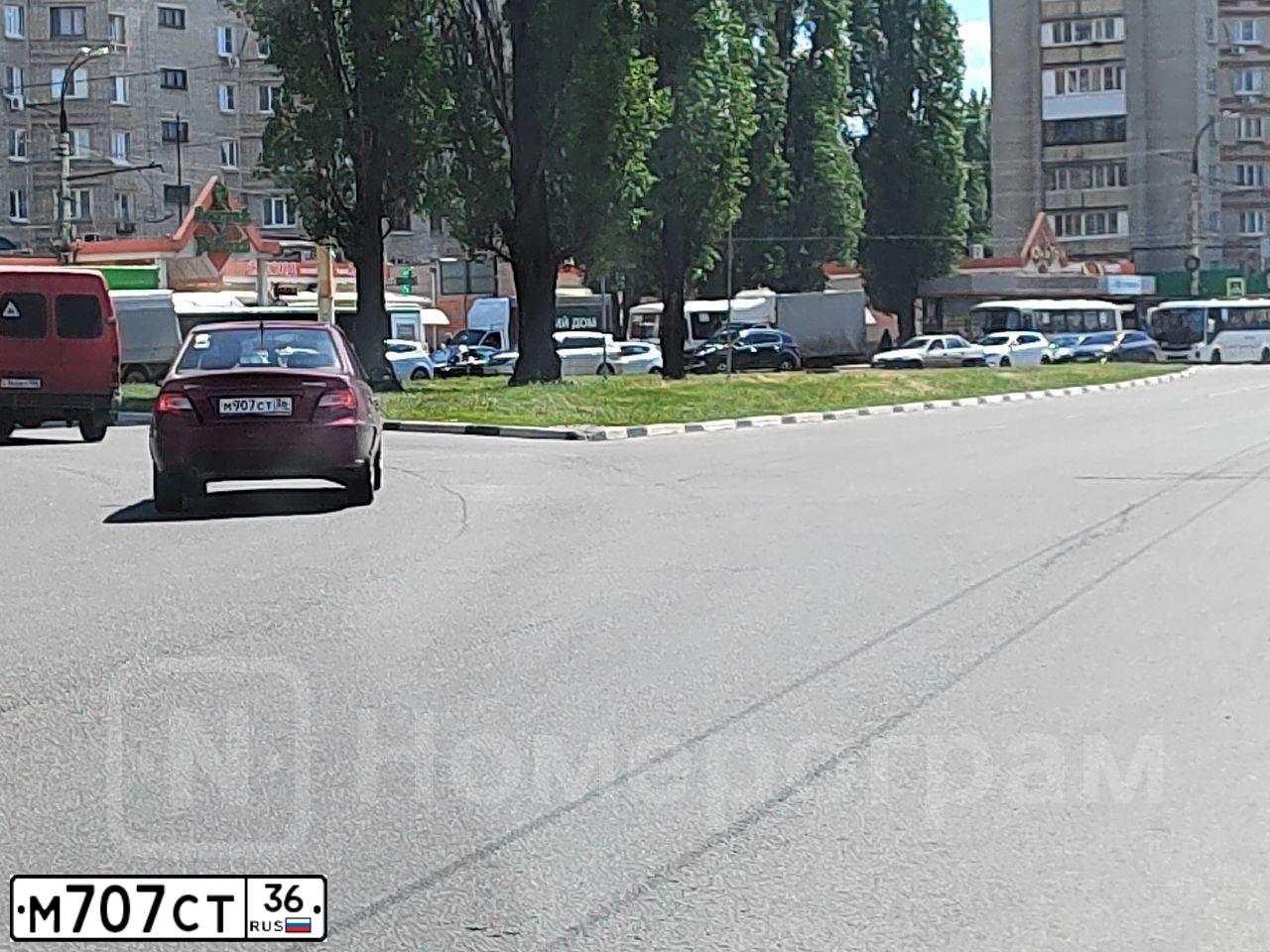Фото автомобиля VOLKSWAGEN PASSAT, 2002 — госномер У479РР797. Цвет: СЕРЫЙ