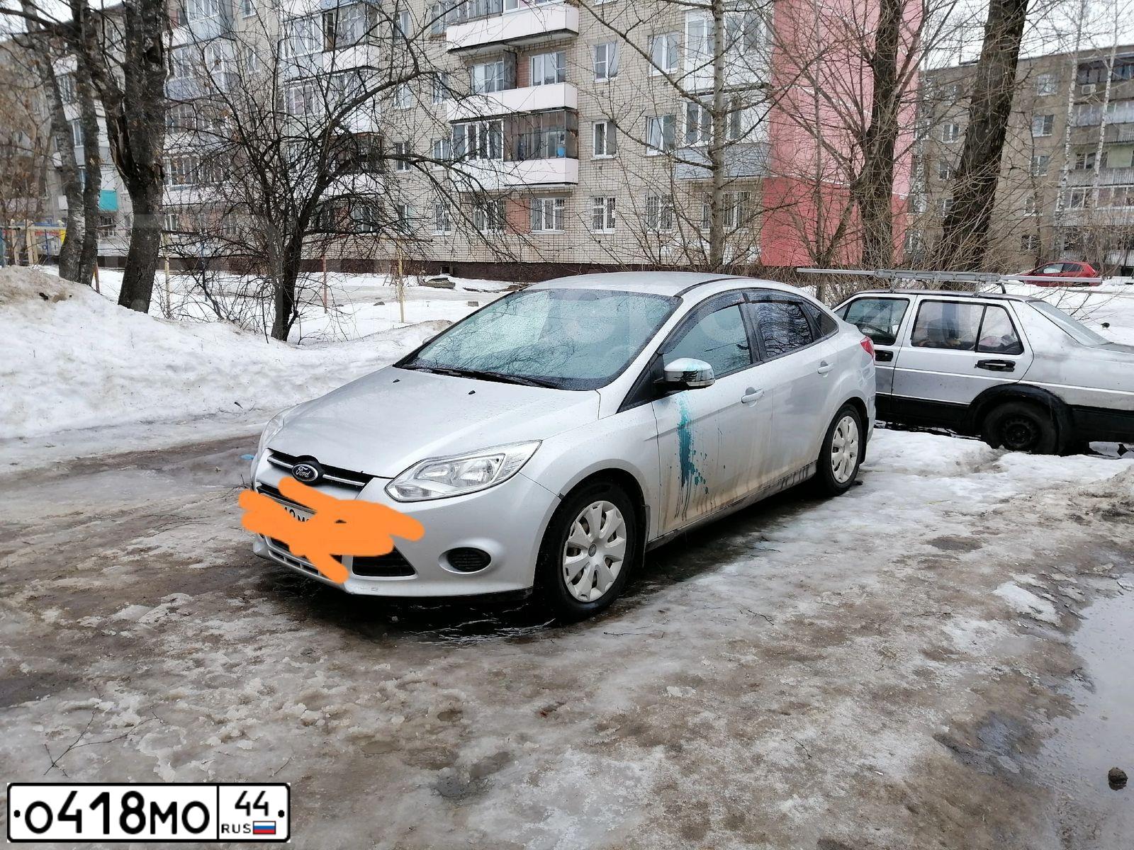 Фото автомобиля FORD FOCUS, 2011 — госномер О418МО44. Цвет: Серебристый