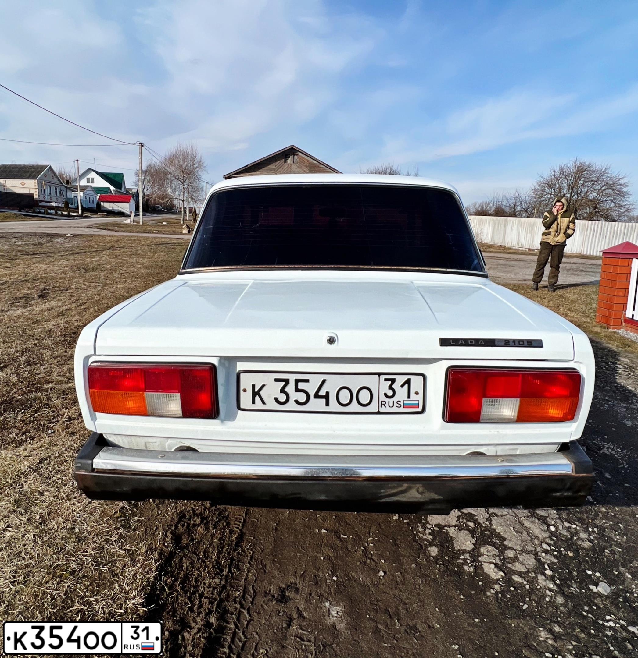 Фото автомобиля LADA 2105 LADA, 2008 — госномер У022КО31. Цвет: ЯРКО-БЕЛЫЙ