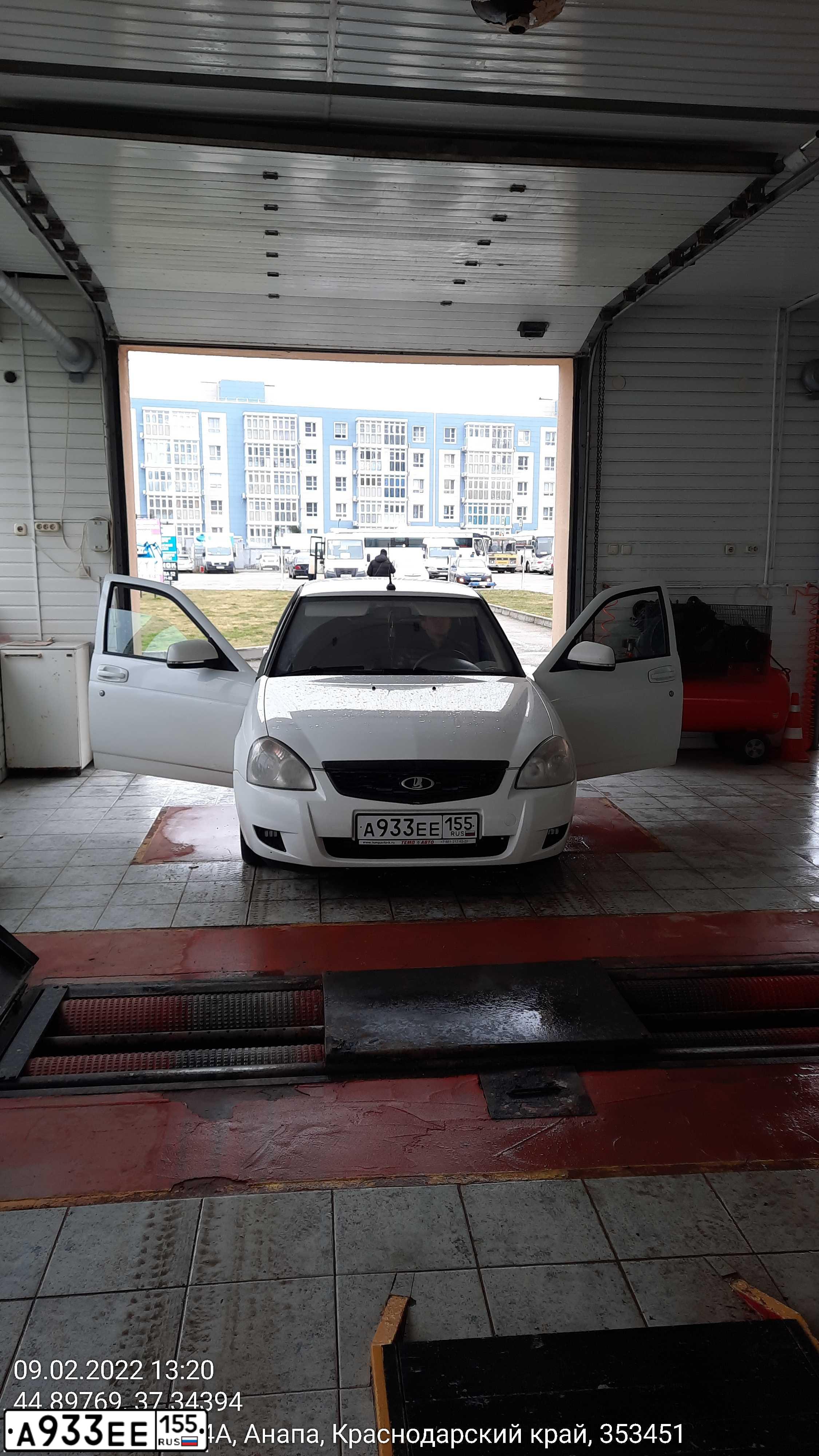 Фото автомобиля LADA 2172 PRIORA, 2013 — госномер У140РС193. Цвет: Белый